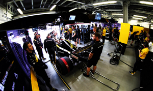 Renault-F1-Paddock-Club-garage