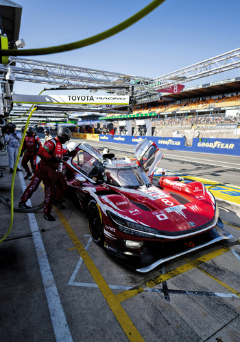 The 6 Hours of Silverstone with Grand Prix Tours.