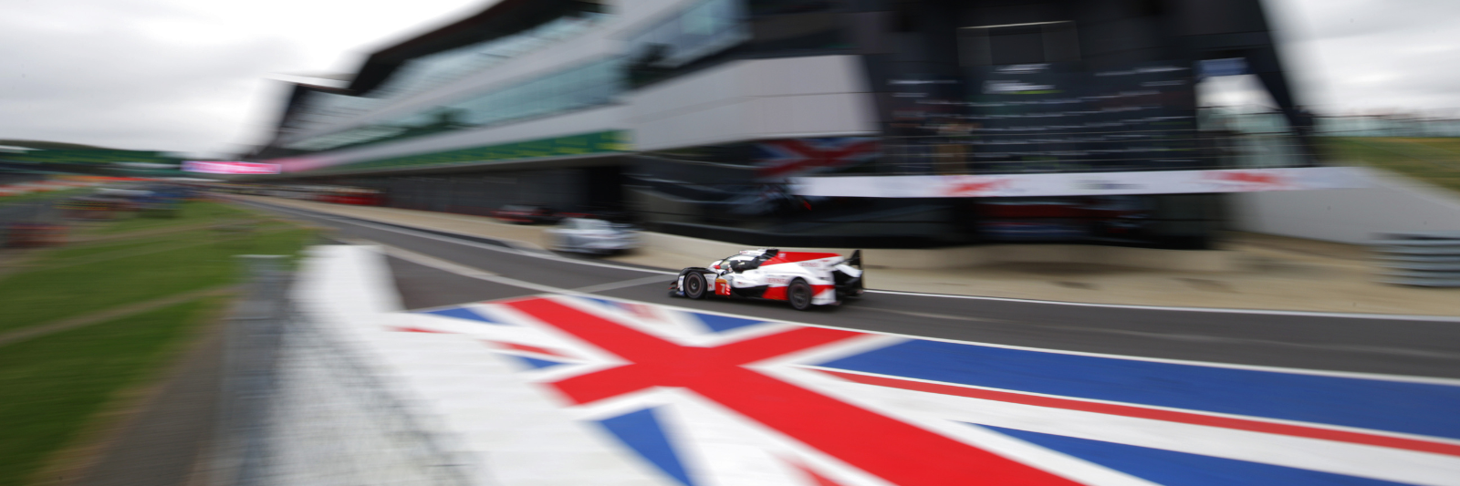 The 6 Hours of Silverstone with Grand Prix Tours.